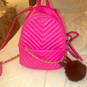 🌸🌸VS hot pink Mini BackPack🌸🌸